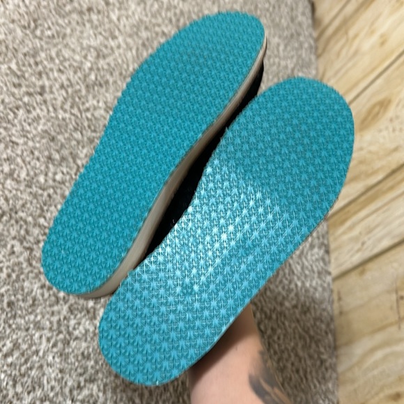 7.5 black leopard print slip on shoe - Picture 2 of 2